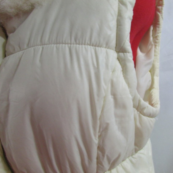 New York and Company Puffer Vest With Fur - Picture 6 of 8